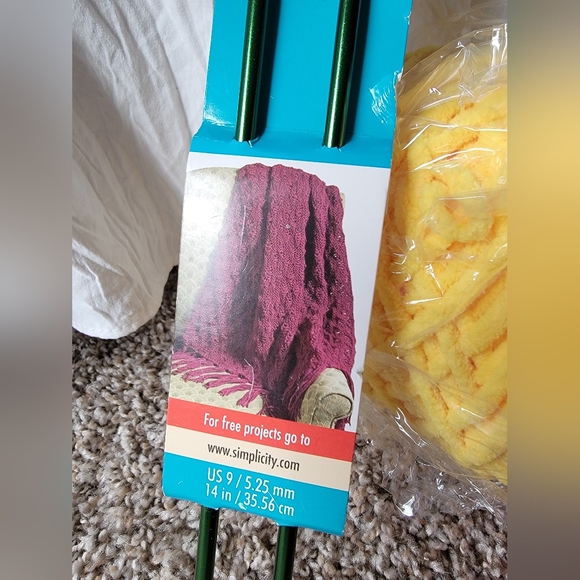 Knitting needles and yarn - Picture 5 of 8